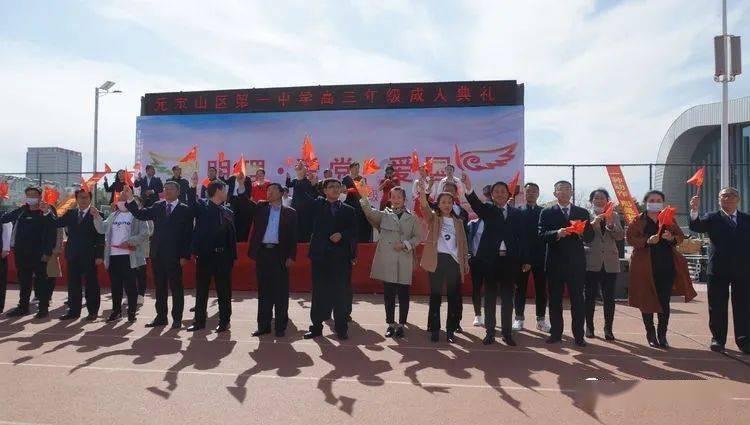 异地怎么哄男朋友开心？我说亲爱的我错了原谅我好不好然后说我改，他说我就会这几句，他到底想听我说什么